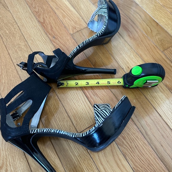 Qupid Platform Zebra Heels Size 9 - Picture 6 of 9